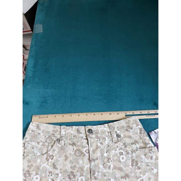 Gloria Vanderbilt Jeans Size 4 Petite Women Beige Stretch Mid Rise Straight NWT - Picture 11 of 16